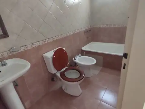 depto. 3 amb 1° piso (escalera) frente