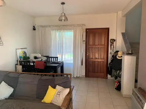 Depto Tipo Casa 3 ambientes con 2 baños