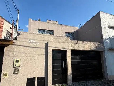 Chalet en venta de 4 Ambientes en Barrio Parque, Bernal 