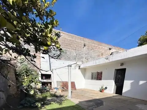 ALQUILER - CASA 2 DORMITORIOS - BARRIO ALTAMIRA