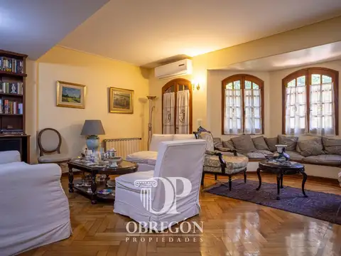 Casa en Alquiler con 2 cocheras
