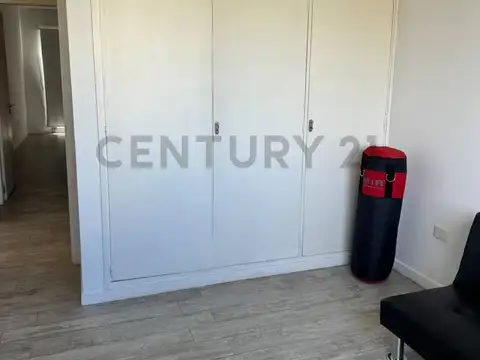 Oficina 5 ambientes con 3 baños