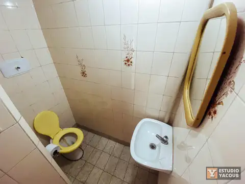 Oficina 17 ambientes con 7 baños