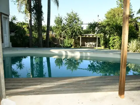 Casa en Venta con 2 cocheras