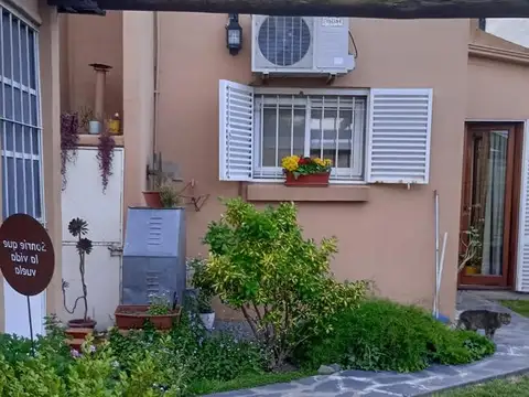 Casa en venta - 2 Dormitorios 1 Baño - Cochera - 349Mts2 - Tandil