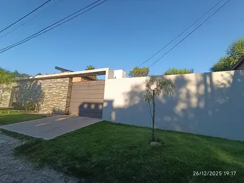 Casa en Mendiolaza, pileta + cabaña independiente 