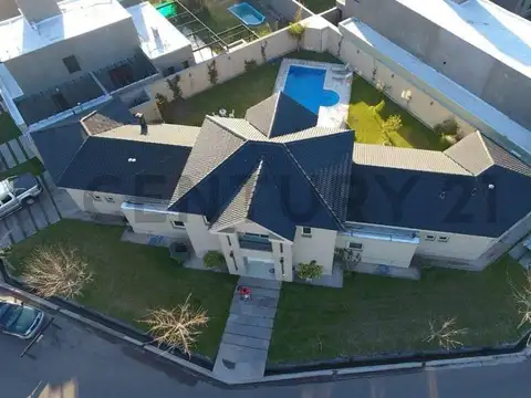 CASA DE CATEGORIA A LA VENTA