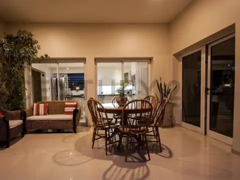 Casa 6 ambientes con 3 baños