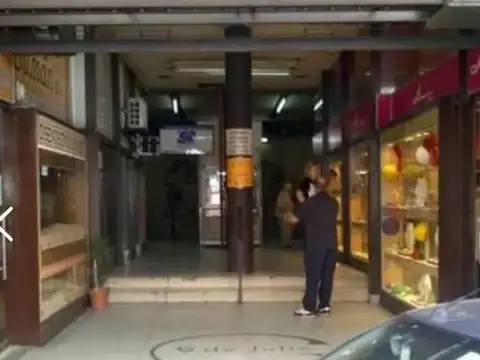 Libertad e/ Sarmiento y Teniente General Juan Domingo Perón