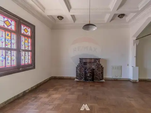 Casa en Alquiler con 1 cochera