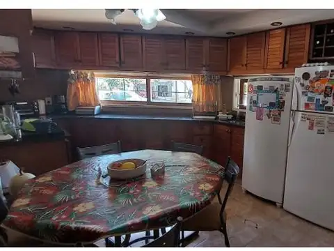 Venta - Liniers - Casa en esquina con terraza y parrilla- APTO CREDITO HIPOTECARIO