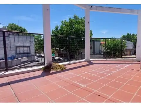 Casa 5 ambientes con 4 baños