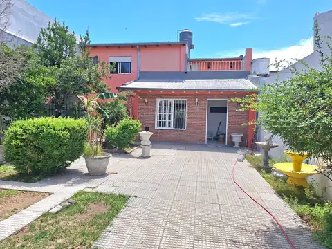 Casa 3 amb con cochera en alquiler en Lomas Del Mirador