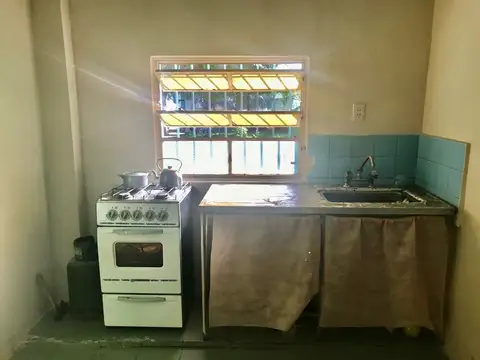 Casa 3 ambientes con 1 baño