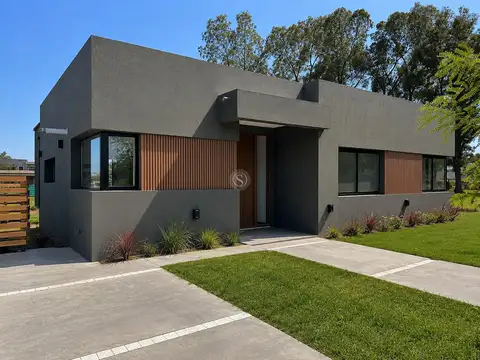 Casa  en Venta en Barrio Santa Sofía, Pilar del Este, Pilar