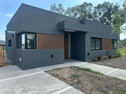 Casa 4 ambientes con 3 baños