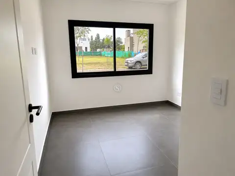 Casa  en Venta en Barrio Santa Sofía, Pilar del Este, Pilar