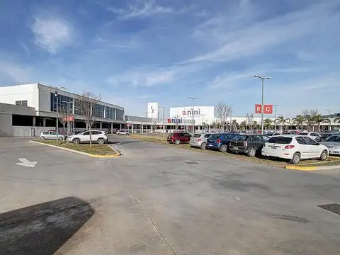 Locales a estrenar en Centro Comercial sobre Autopista del Oeste con Seguridad 24 hs parking
