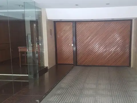 Rivera Indarte y Membrillar - Cochera fija cubierta para auto mediano / grande. Seguridad 24 hs.