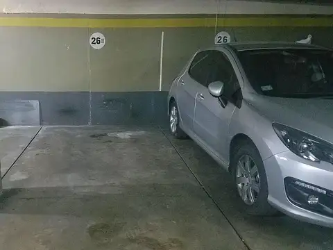 Rivera Indarte y Membrillar - Cochera fija cubierta para auto mediano / grande. Seguridad 24 hs.