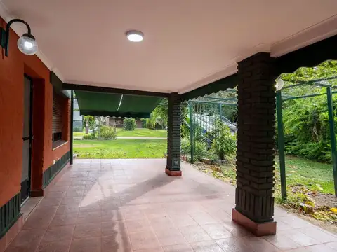 CASA QUINTA EN UBAJAY CON PARQUE A LA LAGUNA