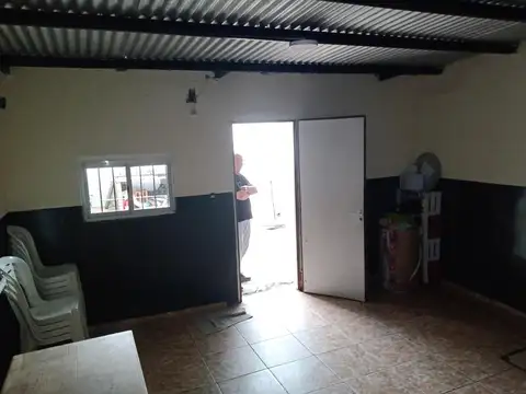 ¡OPORTUNIDAD ÚNICA GALPÓN 230 M2 SOBRE TERRENO DE 400 M2 EN BERNAL CENTRO! SALIDA A DOS CALLES