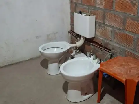 Casa 3 ambientes con 1 baño