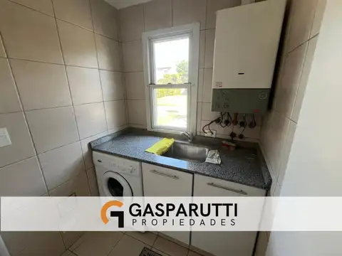 Casa en Alquiler con 6 cocheras