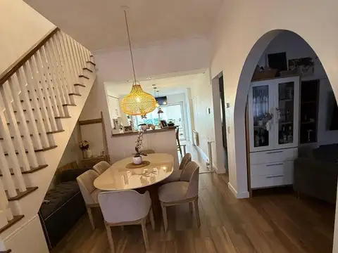 Casa en Venta con 2 cocheras