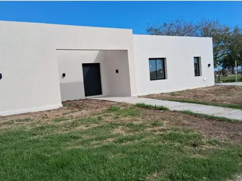 Casa en Venta con 4 cocheras