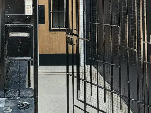 Ladislao Martínez 300, Piso 1°