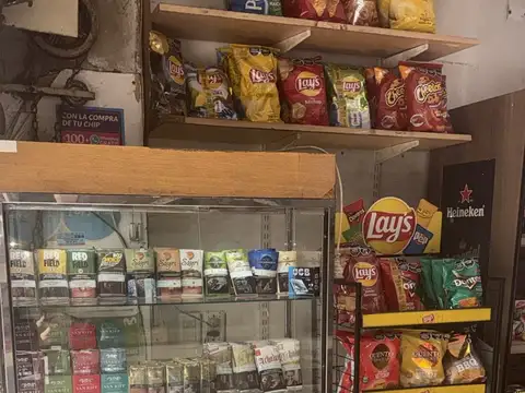 Excelente Maxikiosco y Almacén en Villa del Parque...Oportunidad 