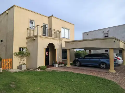 Casa en  El Canton - Barrio el Golf