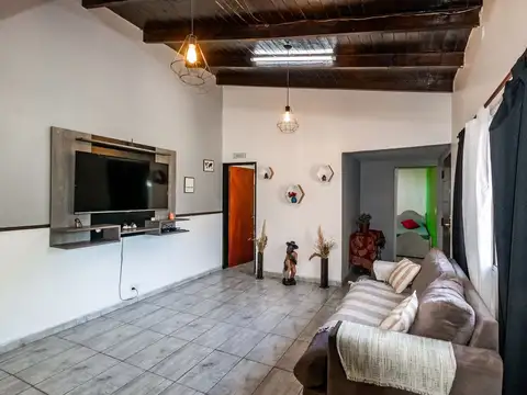 Casa en Venta con 3 cocheras