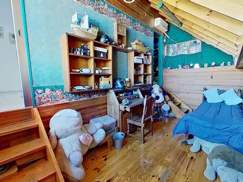 Casa 5 ambientes en venta en Banfield con pileta