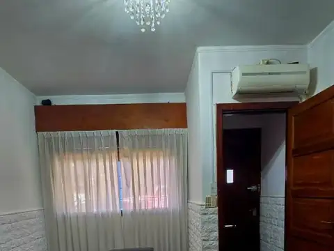 Depto Tipo Casa 4 ambientes con 2 baños