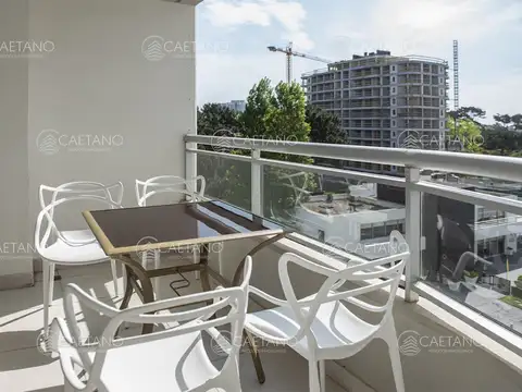 Departamento de 1 y medio dormitorio en venta a pasos de Playa Brava