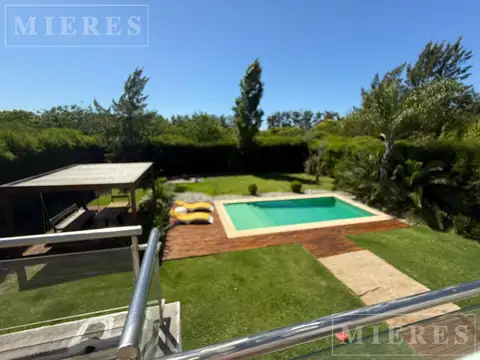 Casa en Alquiler con 4 cocheras