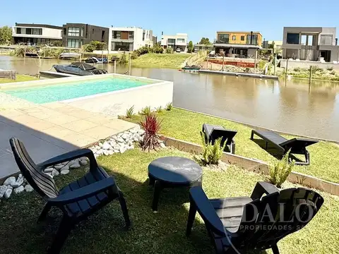 Casa 4 ambientes con 3 baños