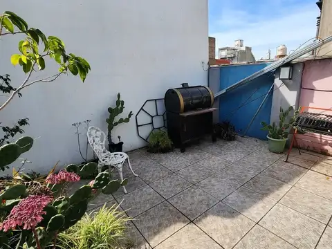 Ph En Parque Chacabuco Entrada Independiente, 148 M2, Sin Expensas, Apto Crédito, Terraza, Patio Y Ambientes Amplios