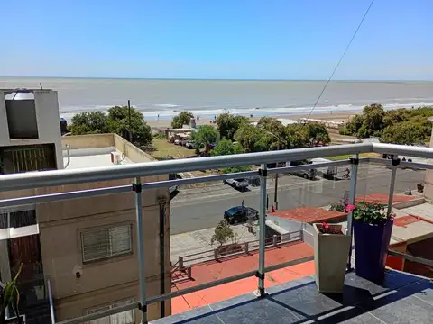Departamento tres ambientes con cochera y vista al mar!