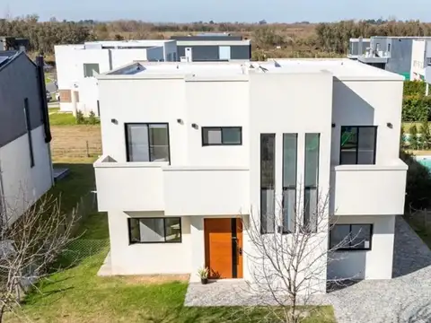 Casa en Venta – Country Araucarias, Escobar