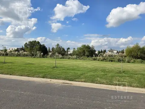 Lote interno con fondo a espacio verde común