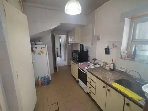 Casa 6 ambientes con 2 baños