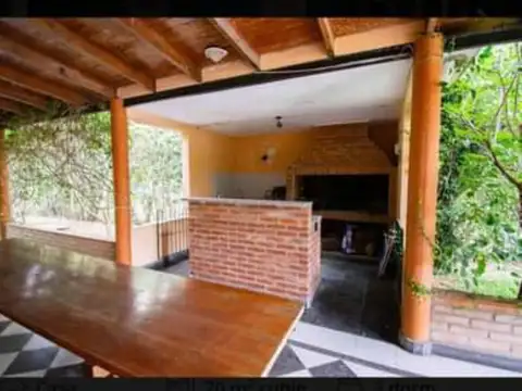 Casaquinta de 3 dorm, parque y piscina en City Bell