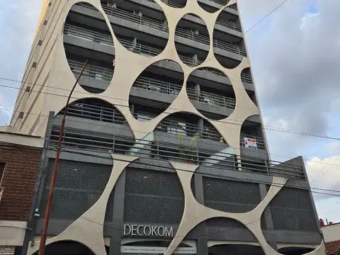 EXCELENTE  3 AMBIENTES  FRENTE CON COCHERA   AMENITIES DE LUJO   AV AMERICA AL 500  VISTA A TODO