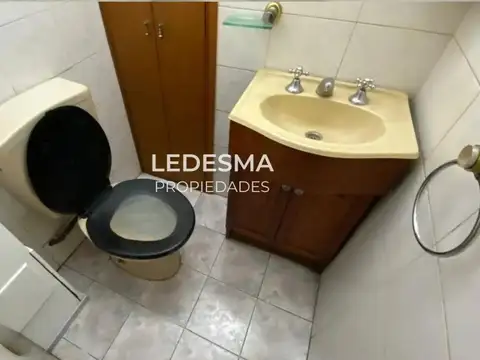 Casa en Alquiler con 2 cocheras
