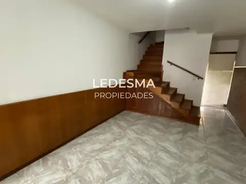 ALQUILER DUPLEX 4 AMBIENTES CON GARAGE Y FONDO LIBRE
