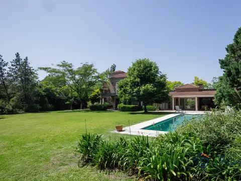 Casa en Venta en Martindale C.C. - muy buena ubicacion y jardin totalmente parquizado