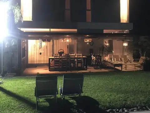 Casa en venta 5 ambientes – Altos de Hudson II – Berazategui